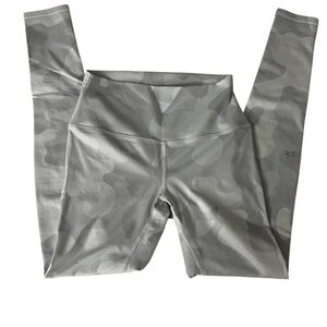 Alo Yoga High-Waist Leggings – Light Camo Gray – Size XS
